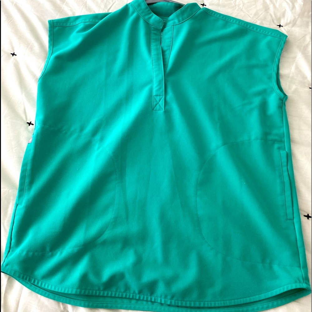 XXS Rafaela Figs top in surgical green